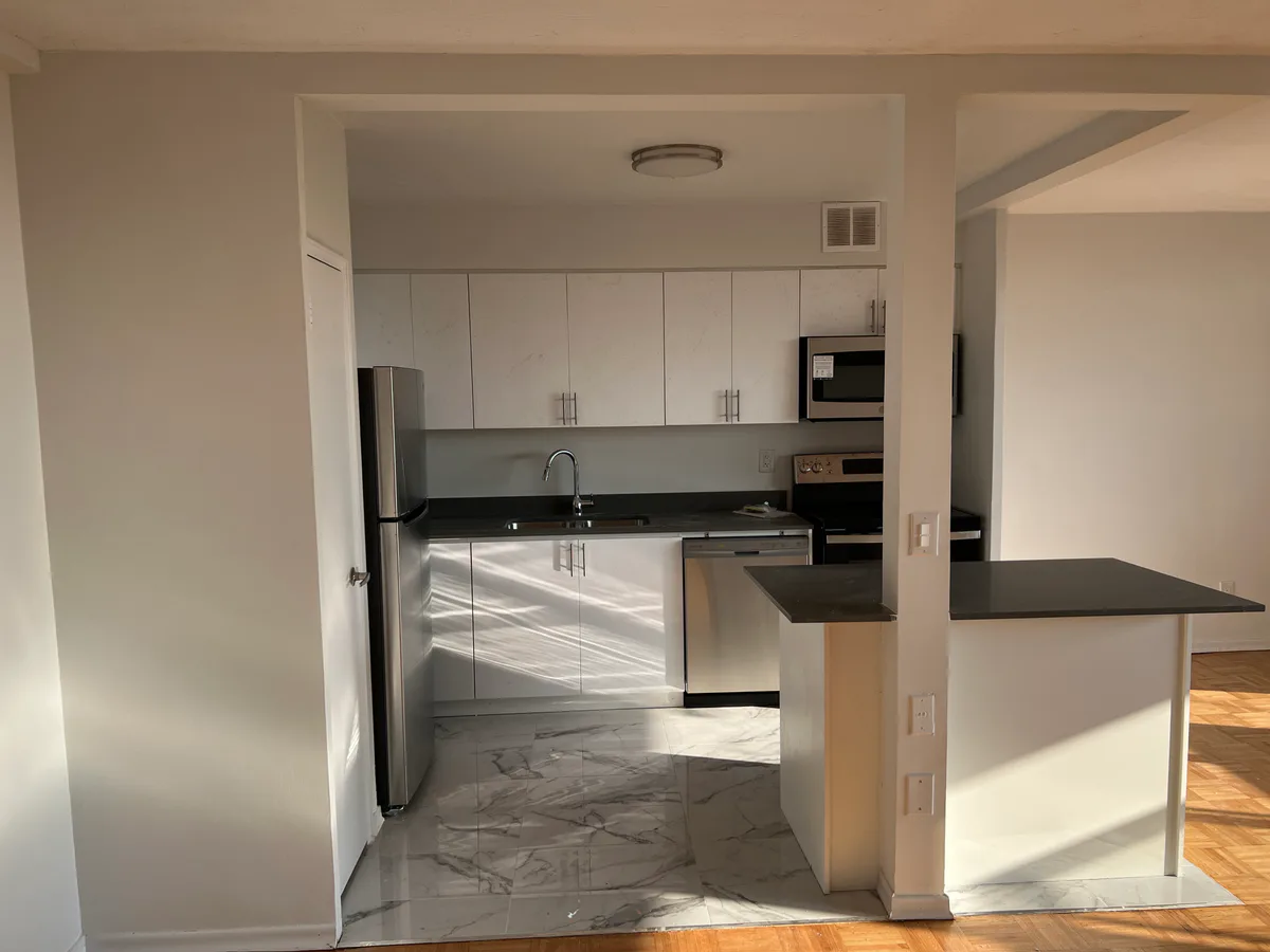 Finished kitchen and peninsula at Kingsbridge, Bathurst