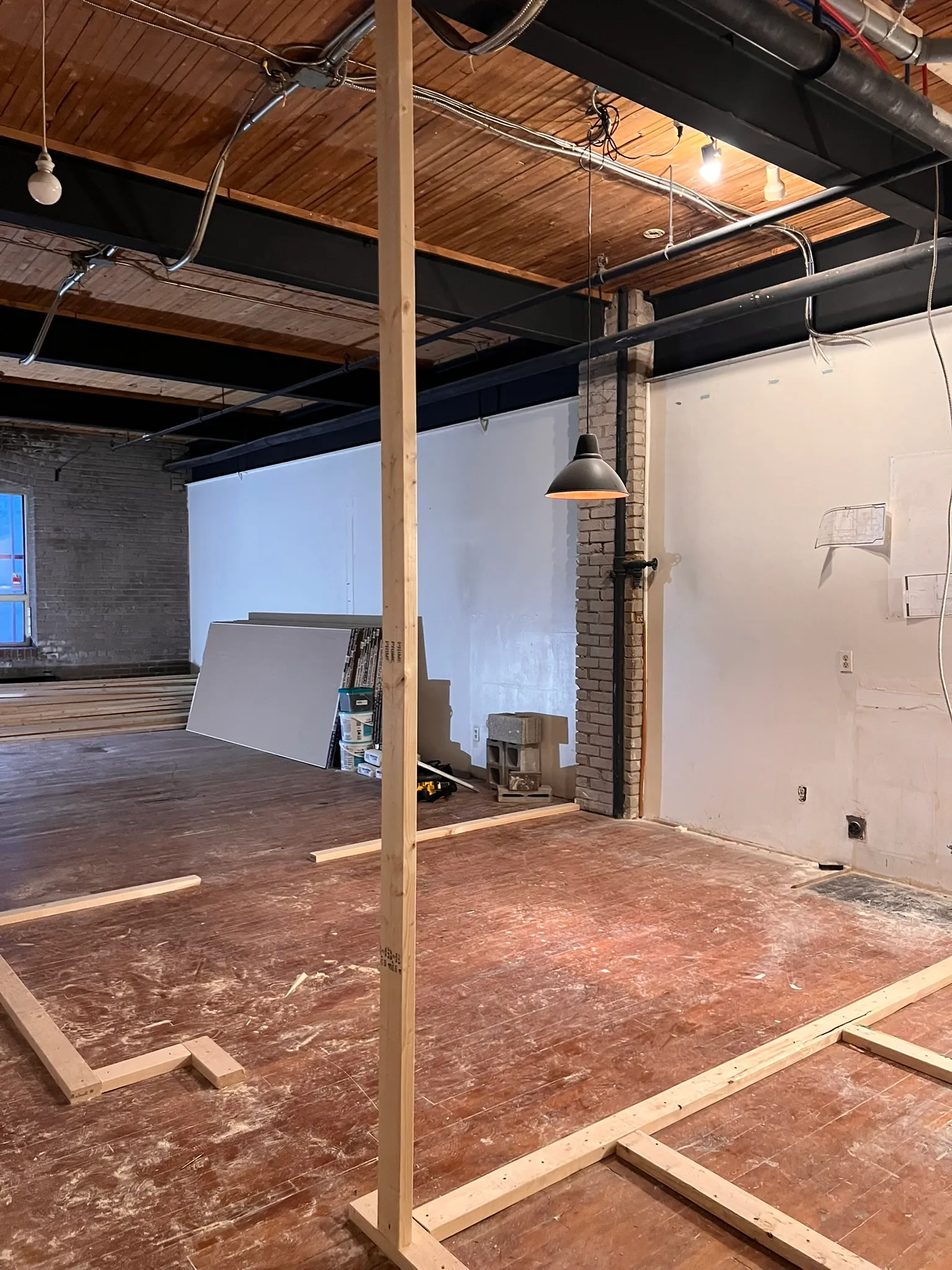 34 Noble interior during wall and ceiling preparation